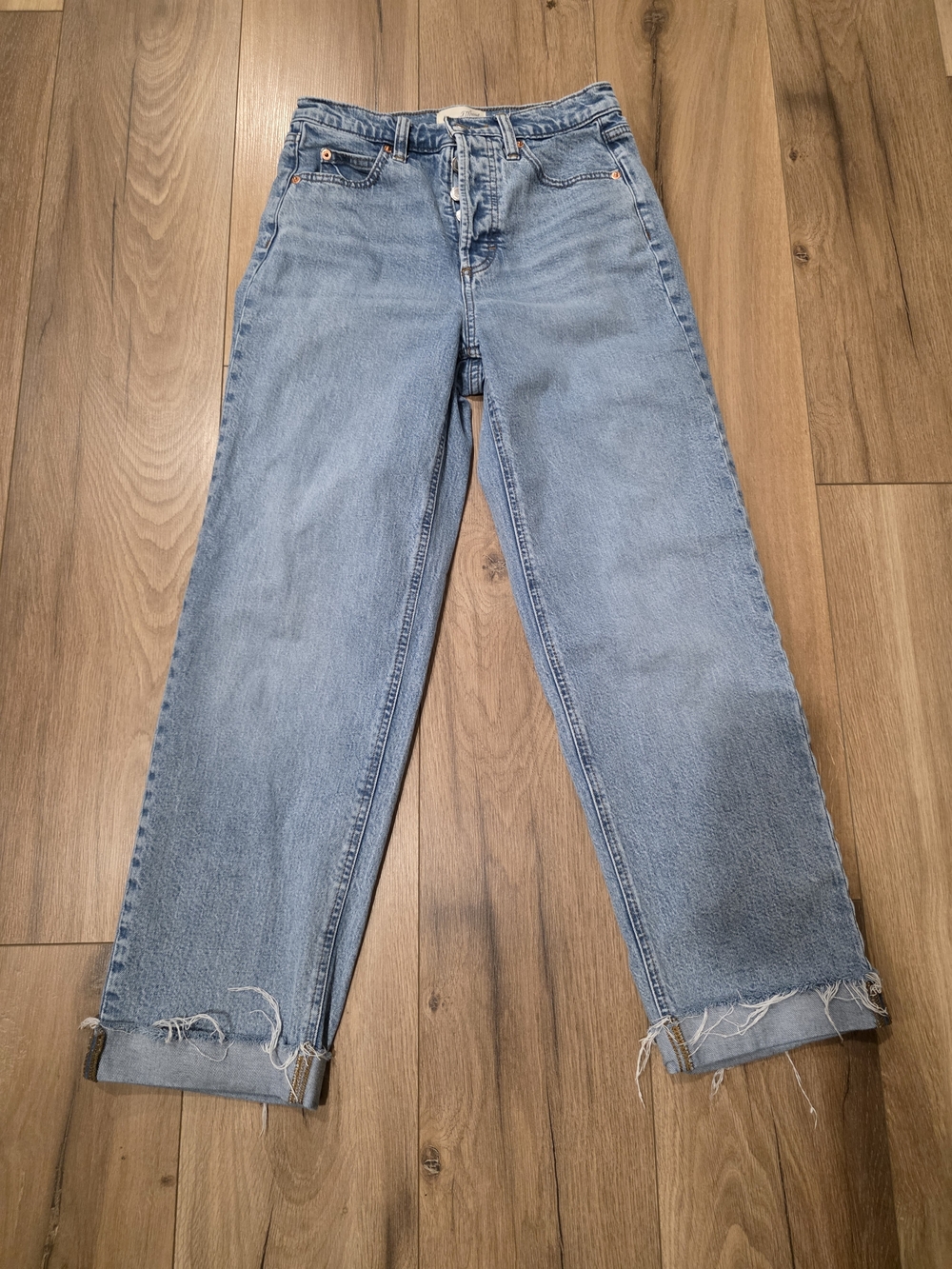 Universal Thread Light Wash Straight-Leg Ankle Jeans